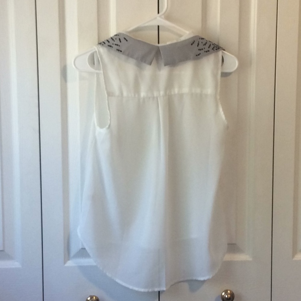 White blouse - Picture 2 of 2